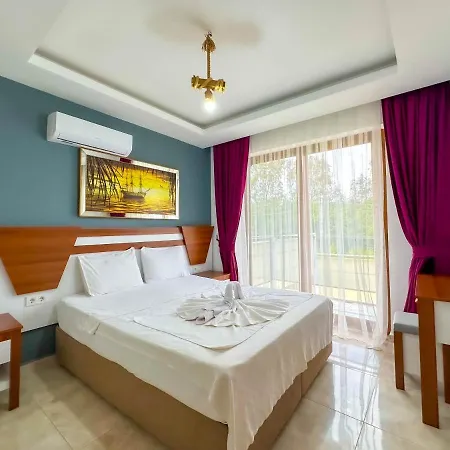 Tuna Villa, Oezel Havuzlu, Βίλα Φετιγιέ