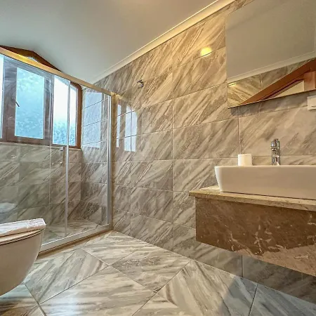 Tuna Villa, Oezel Havuzlu, Villa *